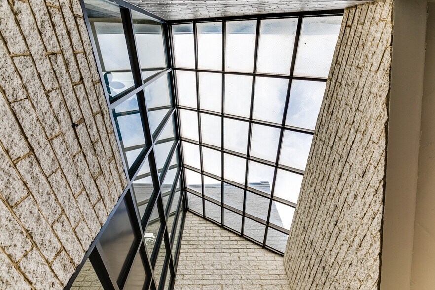 More Photos Of 2025 E Main St, Richmond Office For Lease