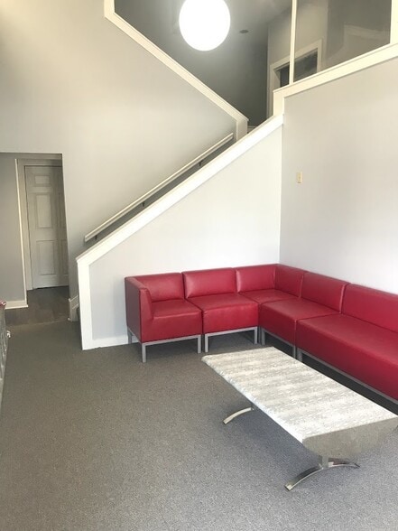 More Photos Of 1000 Ohio Pike, Cincinnati Office For Lease