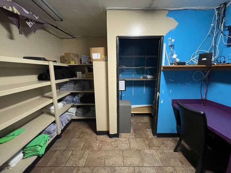 More Photos Of 5933-43 El Cajon Blvd, San Diego Storefront Retail Office For Sale