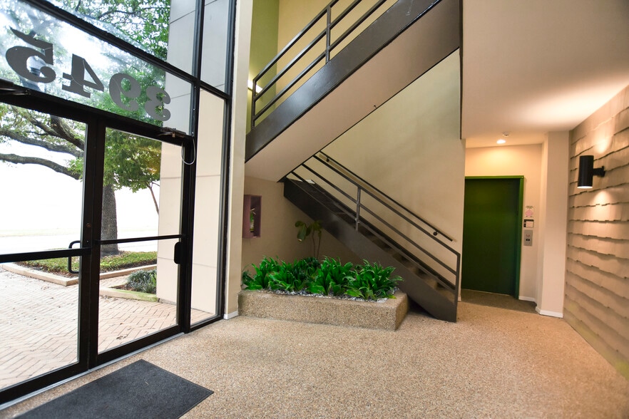 More Photos Of 3945 N I-10 Service Rd, Metairie Office For Sale