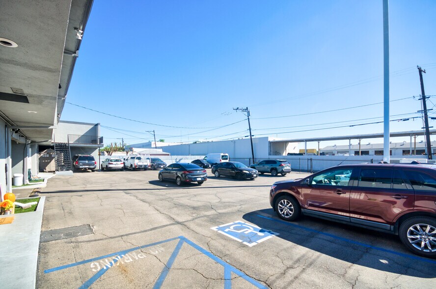 More Photos Of 1532-1538 W Commonwealth Ave, Fullerton Storefront Retail Residential For Lease