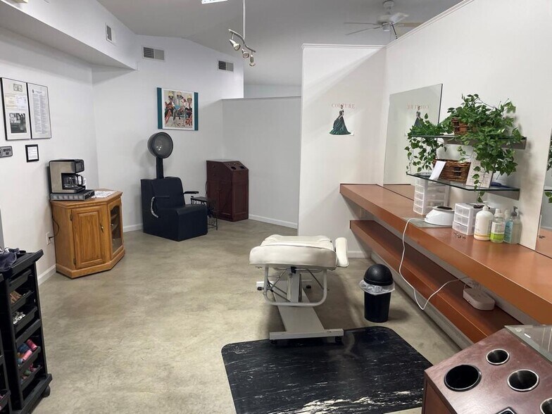 More Photos Of 290 N 2nd St, Frankfort Restaurant For Sale