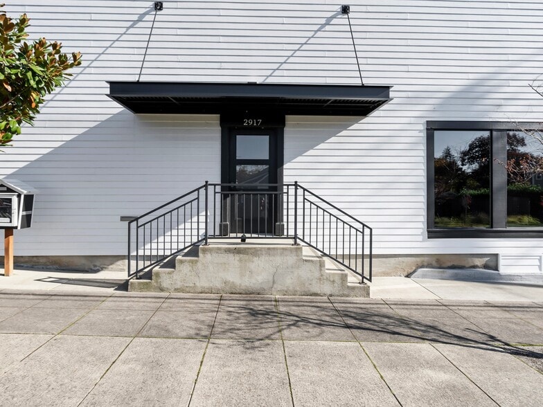 More Photos Of 2917 Washington St, Vancouver Storefront Retail Office For Sale