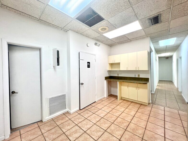 More Photos Of 4908 SW 8th St, Miami Medical For Lease