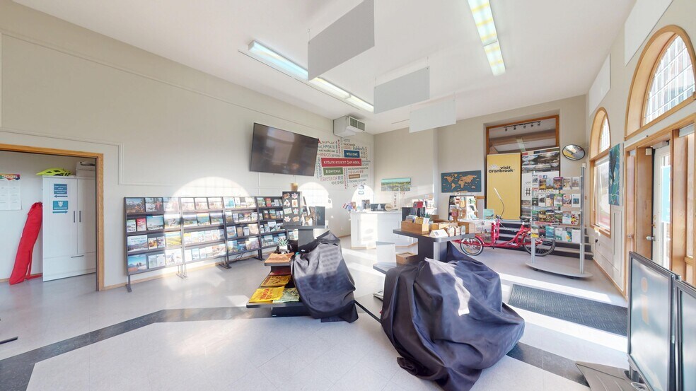 More Photos Of 800 Baker St, Cranbrook Storefront Retail Office For Sale