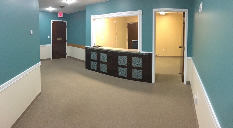 More Photos Of 1121-1125 SW Gage Blvd, Topeka Medical For Lease