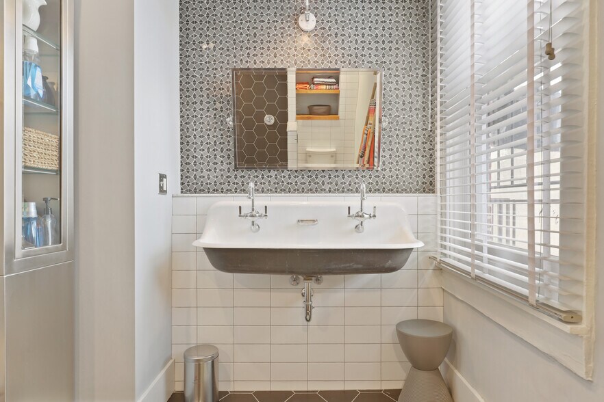 More Photos Of 1019 Cathedral St, Baltimore Office Residential For Sale