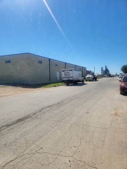 More Photos Of 509 China St, Abilene Industrial For Lease