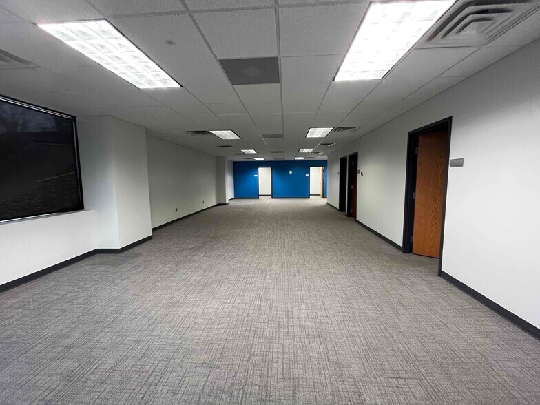 More Photos Of 1010 N 96th St, Omaha Office For Sale