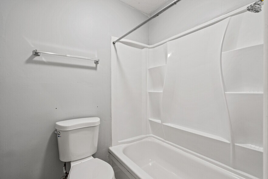 More Photos Of 1733 W 24th St, Lawrence Apartments For Sale