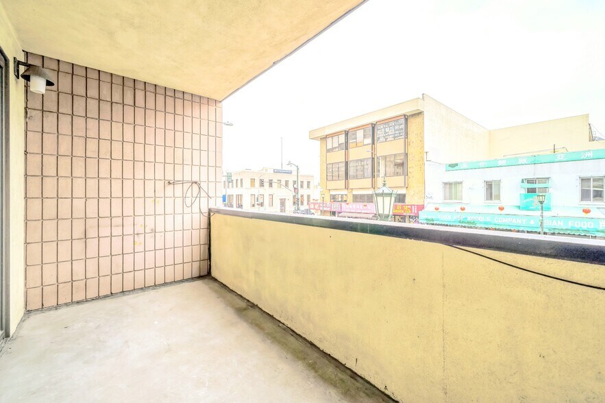 More Photos Of 823 Webster St, Oakland Storefront Retail Residential For Sale