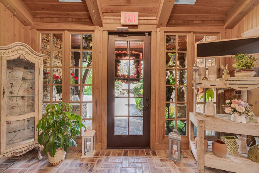 More Photos Of 498 Level Grove Rd, Cornelia Office Residential For Sale