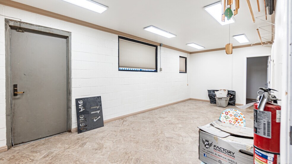 More Photos Of 411 Veile Ave, Beaumont Warehouse For Lease