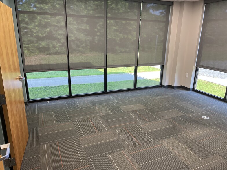 More Photos Of 1053 E London Park Dr, Forest Service For Lease