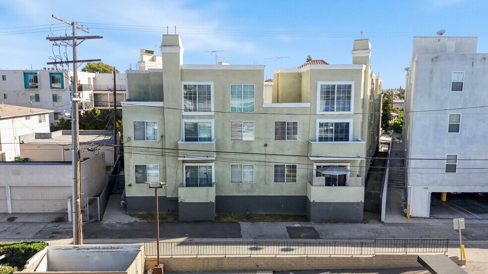 More Photos Of 6925 Kittyhawk Ave, Los Angeles Apartments For Sale