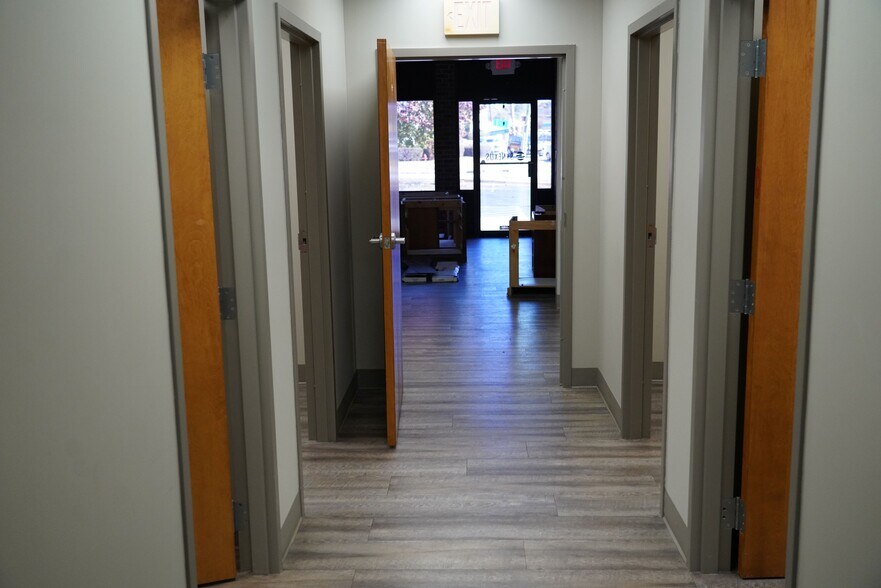 More Photos Of 1657 E Greenville St, Anderson Office For Sale