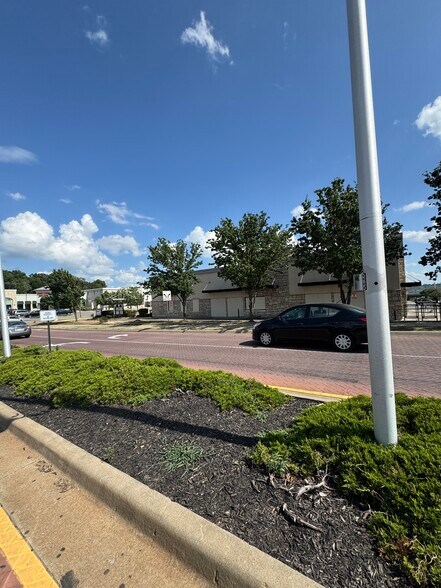 More Photos Of 211 S 18th St Expy, Kansas City Fast Food For Sale