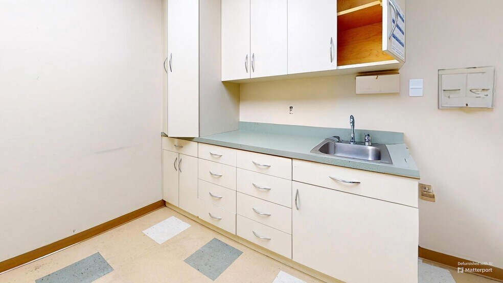 More Photos Of 1725 E 12th St, Brooklyn Medical For Lease