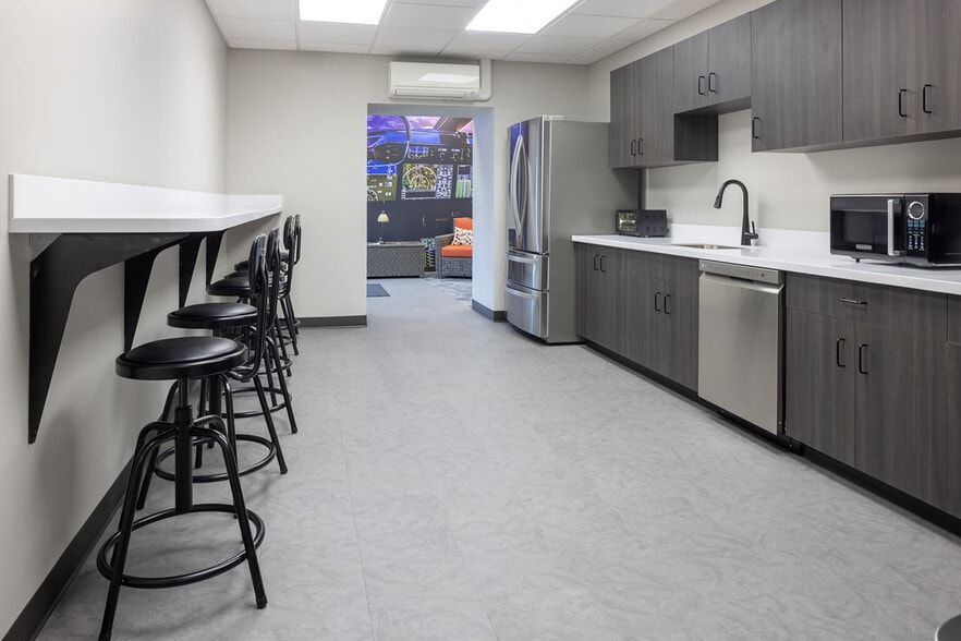 More Photos Of 1928 Union Blvd, Allentown Manufacturing For Lease