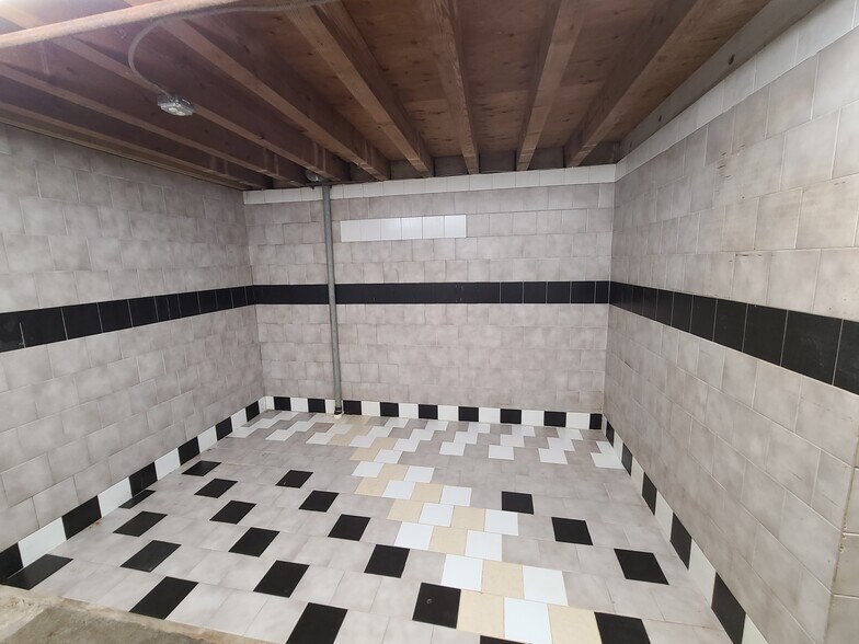 More Photos Of 176 Jericho Tpke, Mineola Storefront For Sale