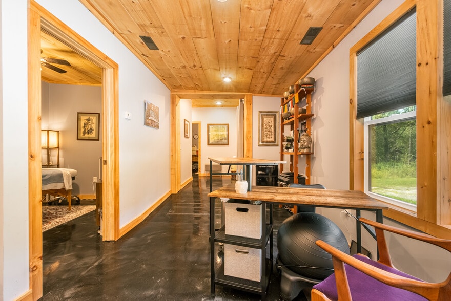 More Photos Of 541 Spruce St, Thomas Flex For Sale