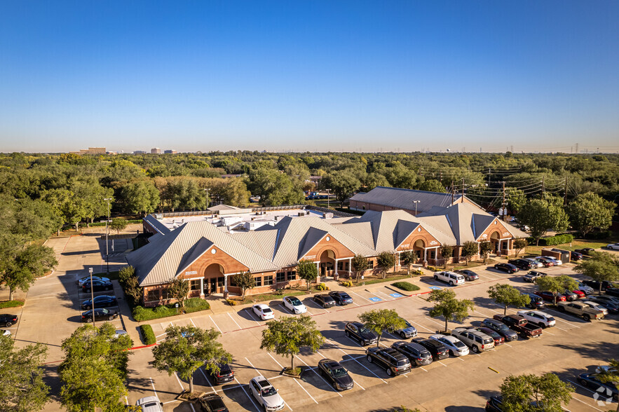 More Photos Of 2205-2225 Williams Trace Blvd, Sugar Land Office For Sale