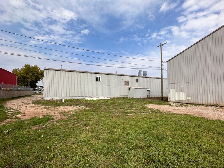 More Photos Of 3945 S Blue Star Dr, Traverse City Service For Lease