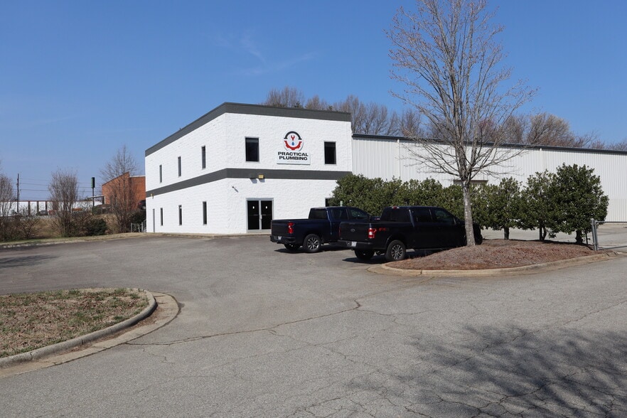 More Photos Of 7302 Cessna Dr, Greensboro Warehouse For Lease