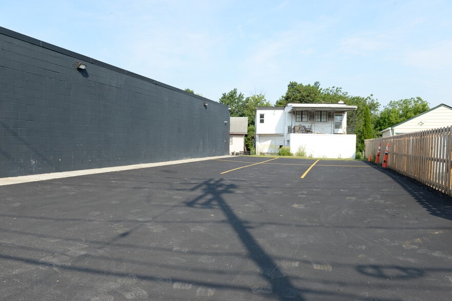 More Photos Of 1815 Eggert Rd, Buffalo Storefront For Sale