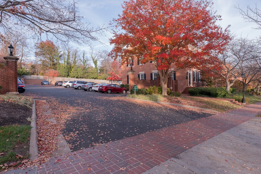 More Photos Of 10470-10476 Armstrong St, Fairfax Medical For Sale