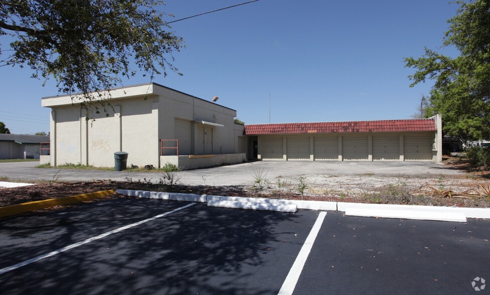 More Photos Of 39 Mildred Dr, Fort Myers Flex For Lease