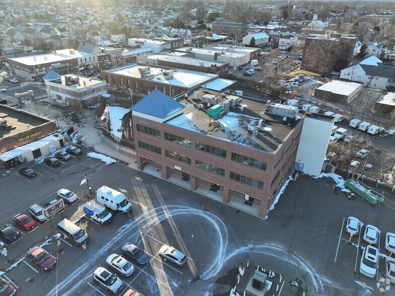 More Photos Of 35 E Blancke St, Linden Medical For Lease