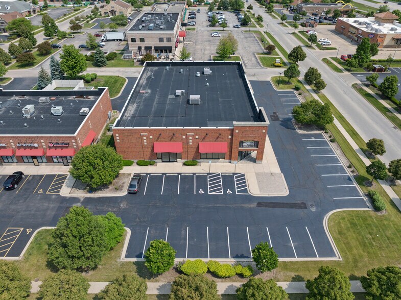 More Photos Of 474 Redington Dr, South Elgin Auto Dealership For Sale