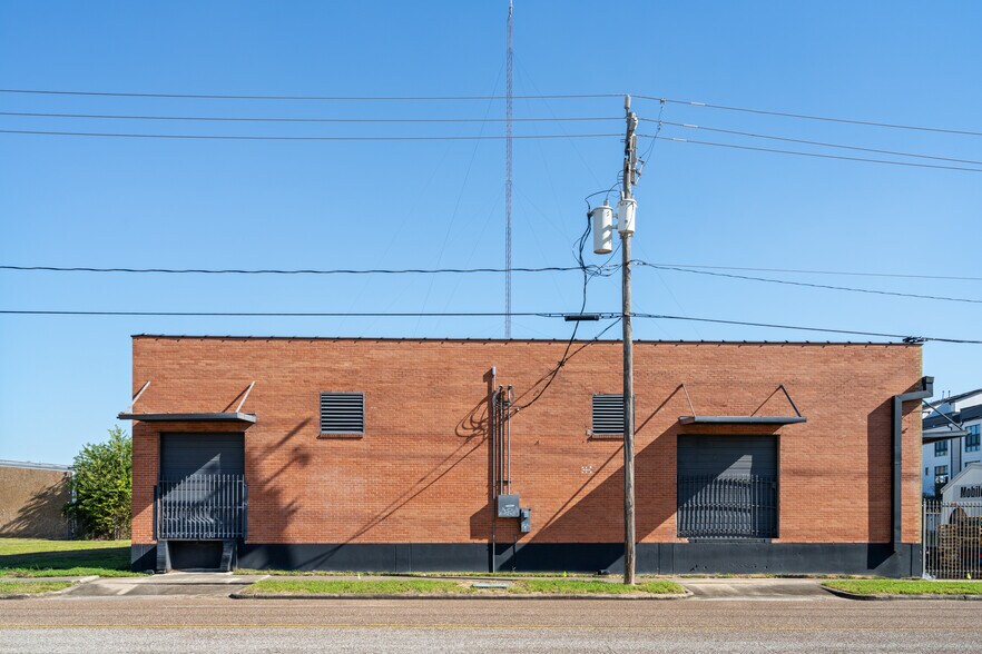 More Photos Of 1110 Paige St, Houston Warehouse For Lease