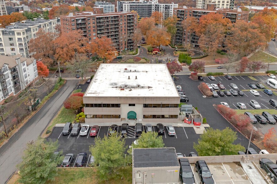 More Photos Of 90 Morgan St, Stamford Medical For Sale