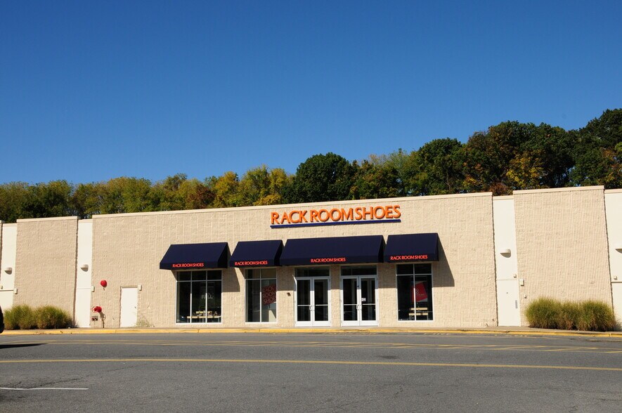 More Photos Of 123 Palmer Park Mall, Easton Unknown For Lease