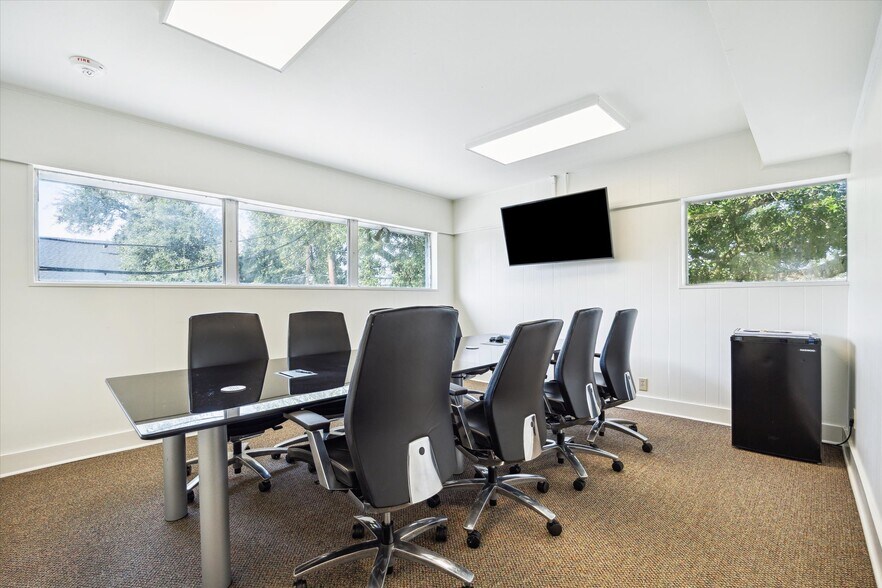 More Photos Of 1110 Lovett Blvd, Houston Office For Sale