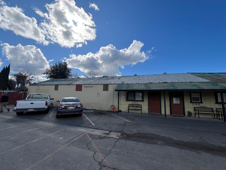 More Photos Of 1110 Gum Ave, Woodland Flex For Lease