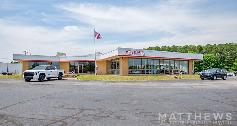 Primary Photo Of 1615 E 10th St, Roanoke Rapids Auto Dealership For Sale