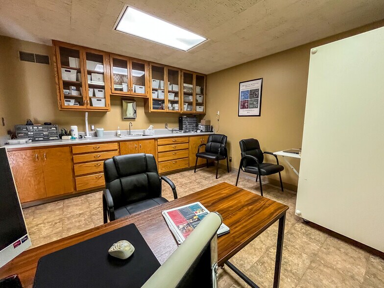 More Photos Of 2001 7th St, Rapid City Office For Sale