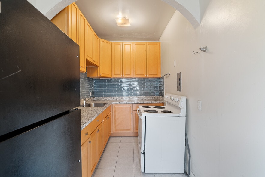 More Photos Of 2100 51st Ave, Oakland Apartments For Sale