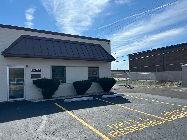 More Photos Of 1084 Industrial Dr, Bensenville Warehouse For Lease