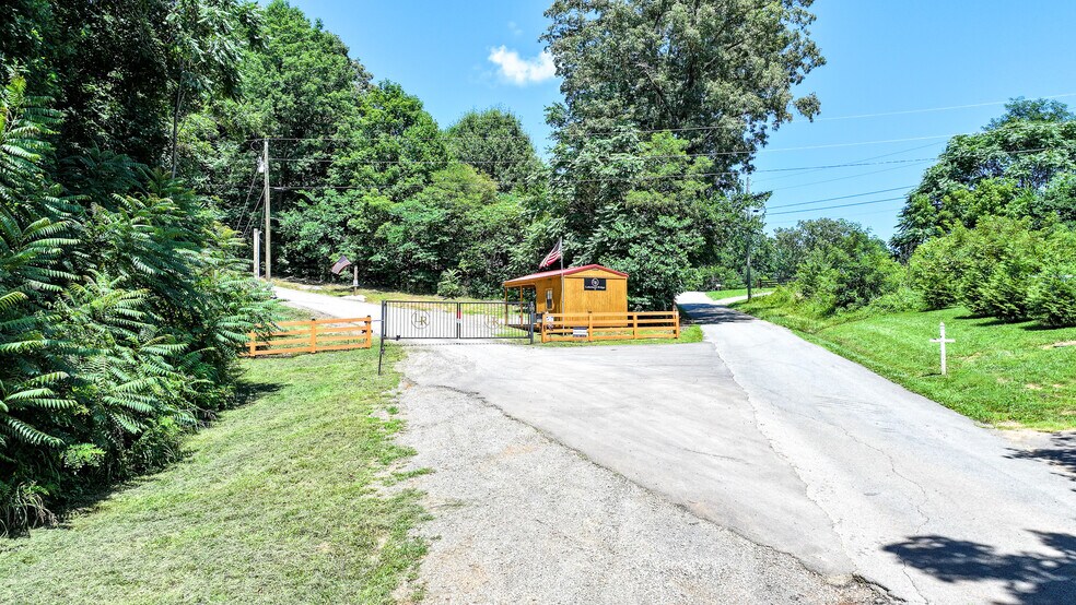 More Photos Of 180 Lakeland Ridge Rd, Bean Station Specialty For Sale