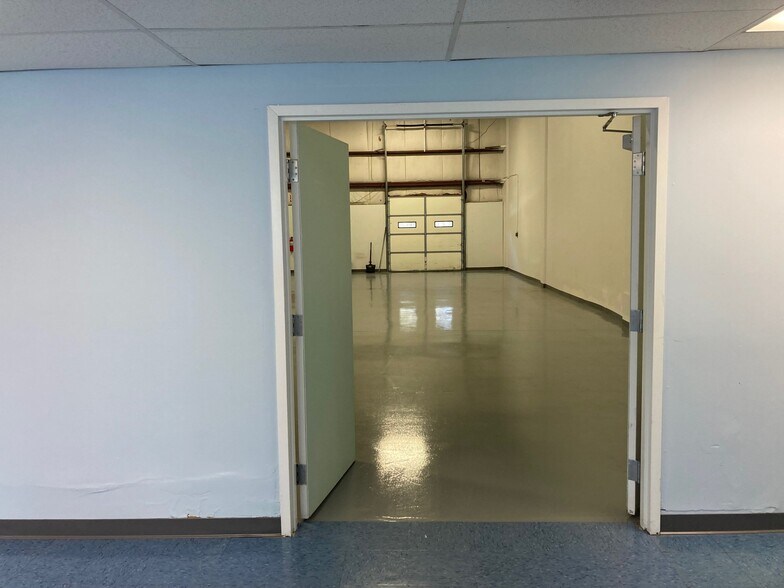 More Photos Of 41 Industrial Dr, Exeter Service For Lease