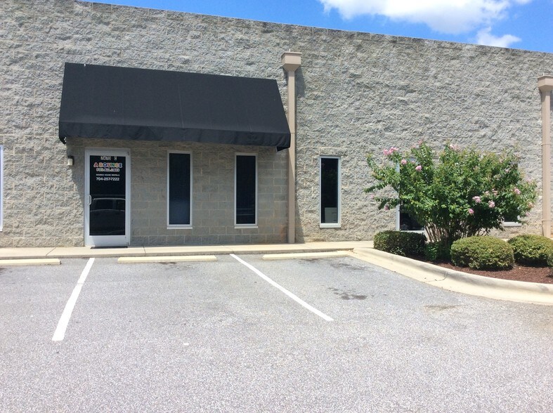 More Photos Of 7471-7473 Hagers Hollow Dr, Denver Warehouse For Lease