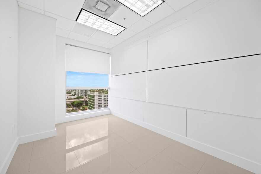 More Photos Of 175 SW 7th St, Miami Medical For Sale