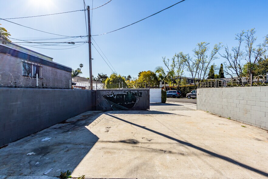 More Photos Of 8642 Venice Blvd, Los Angeles Office Residential For Sale