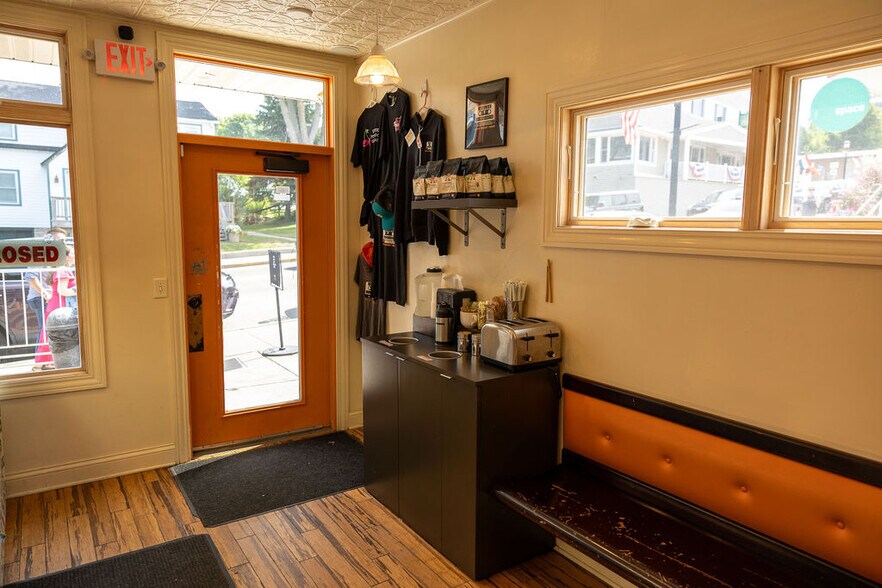 More Photos Of 10649 Bay Shore Dr, Sister Bay Restaurant For Sale