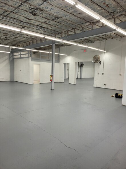 More Photos Of 7836 Oberlin Rd, Elyria Warehouse For Sale