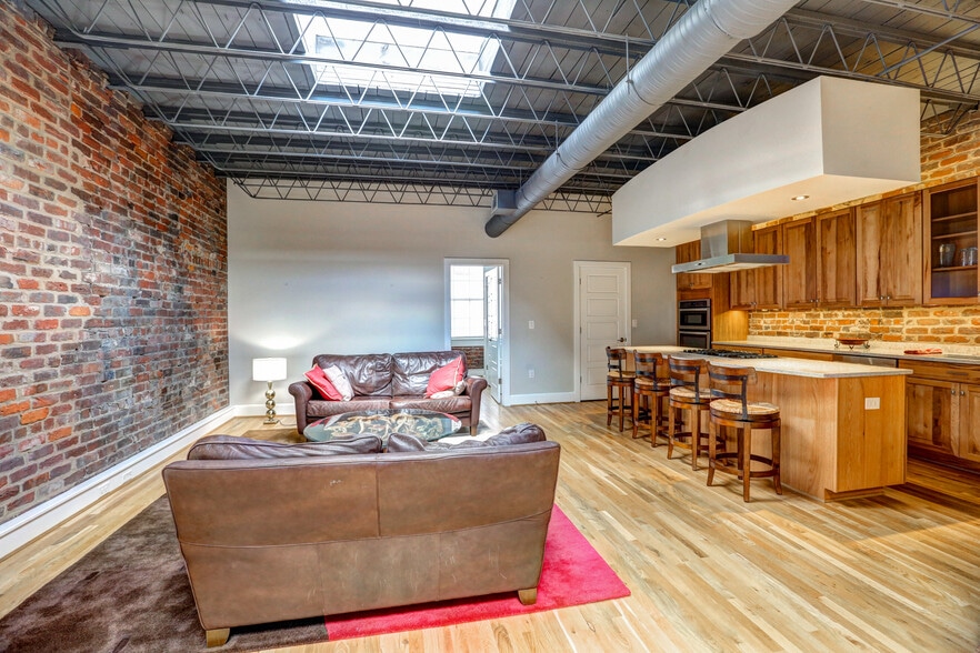More Photos Of 302 E Grace St, Richmond Storefront Retail Residential For Sale